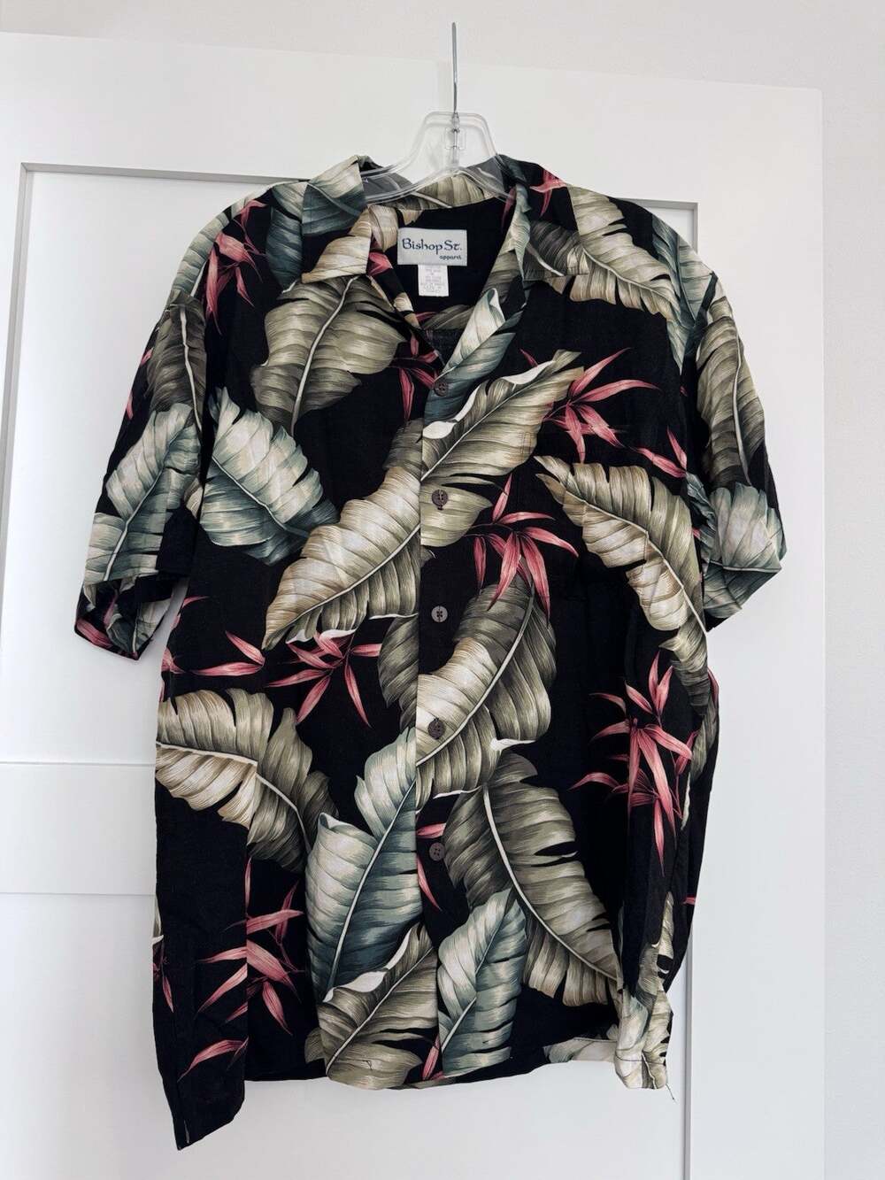 hawaiian shirt Bishop St Apparel Men’s Short Sleeve Black Leaves Size Medium